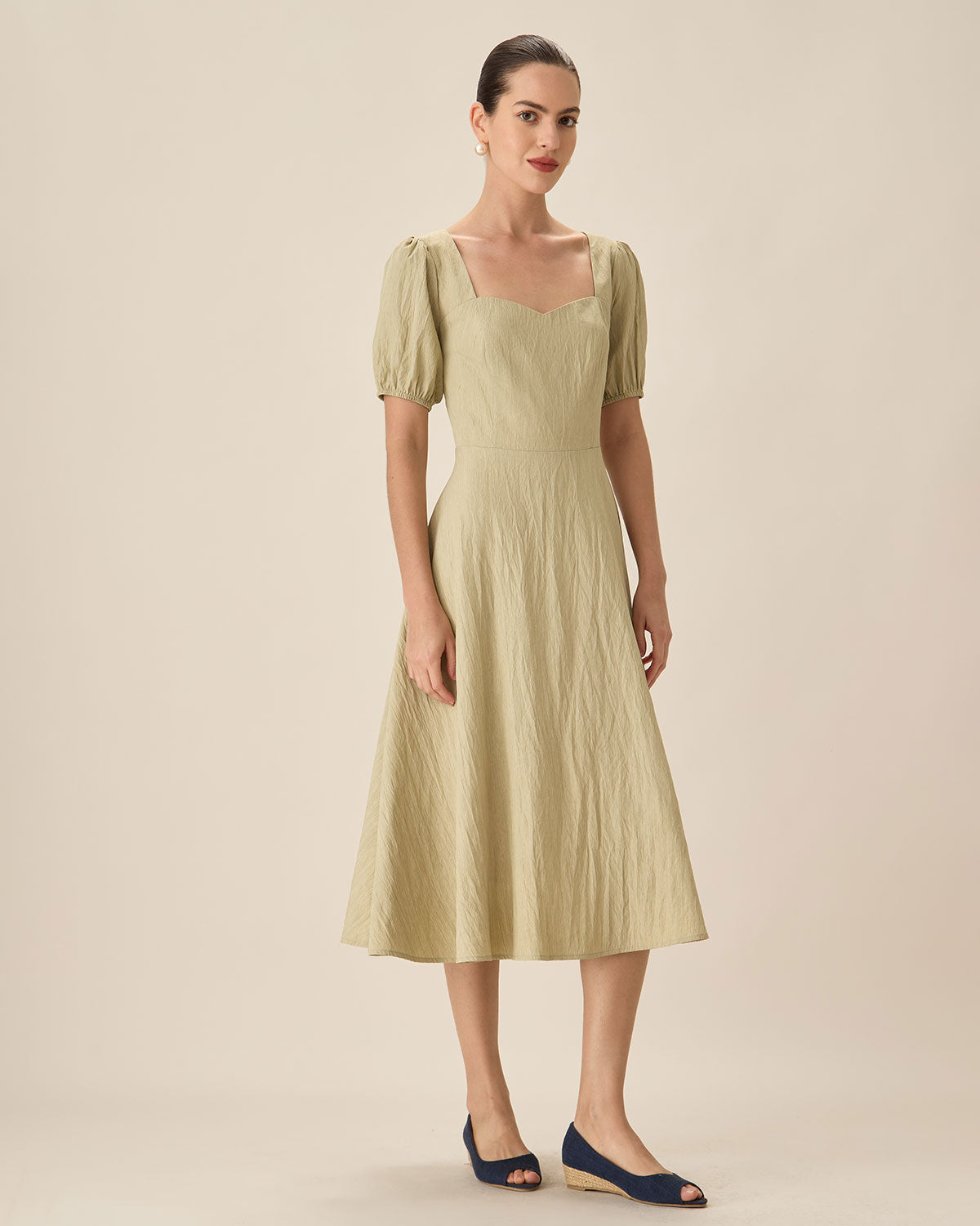 Green Sweetheart Neck Shirred Midi Dress Exclusive Online