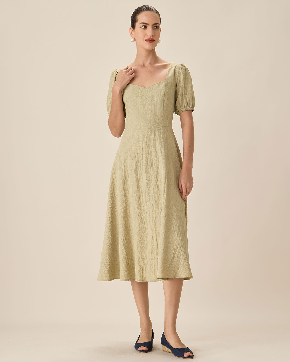 Green Sweetheart Neck Shirred Midi Dress Exclusive Online