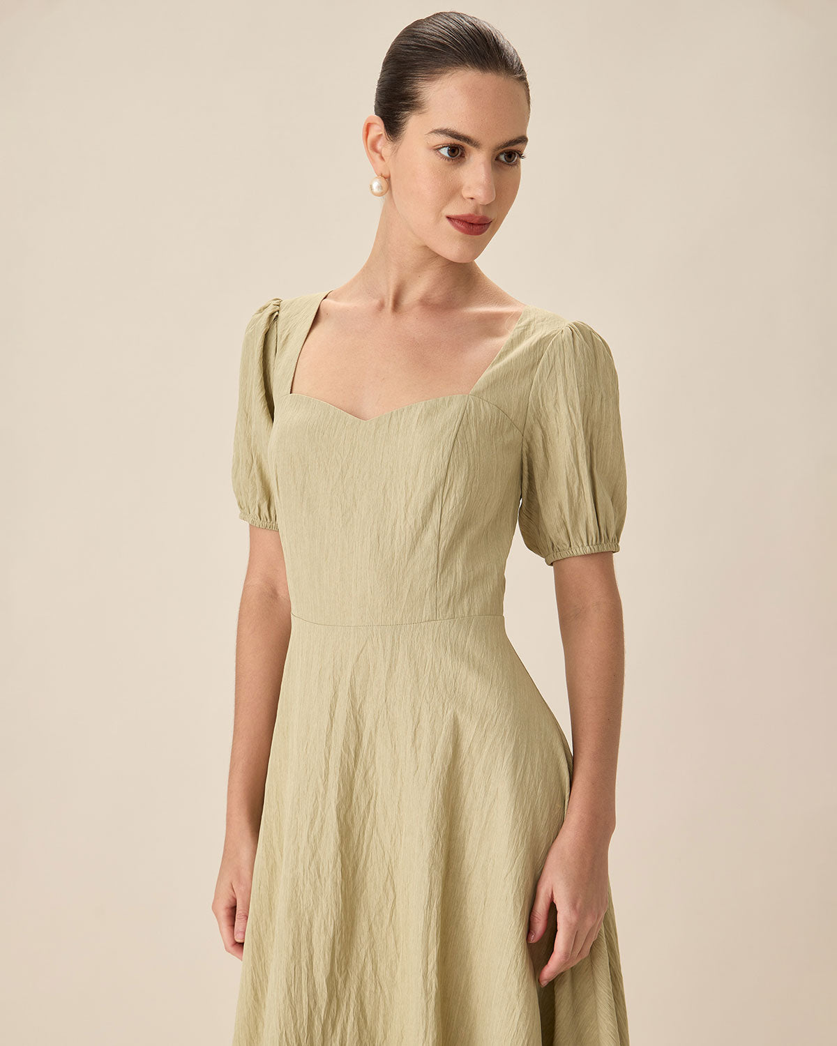 Green Sweetheart Neck Shirred Midi Dress Exclusive Online