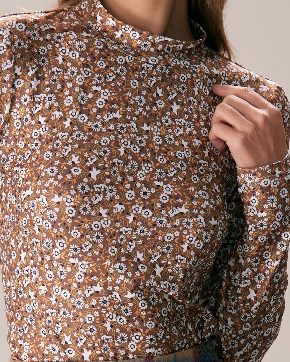 The Brown Mock Neck Floral Daisy Print Tee Cheap Online Store Manchester