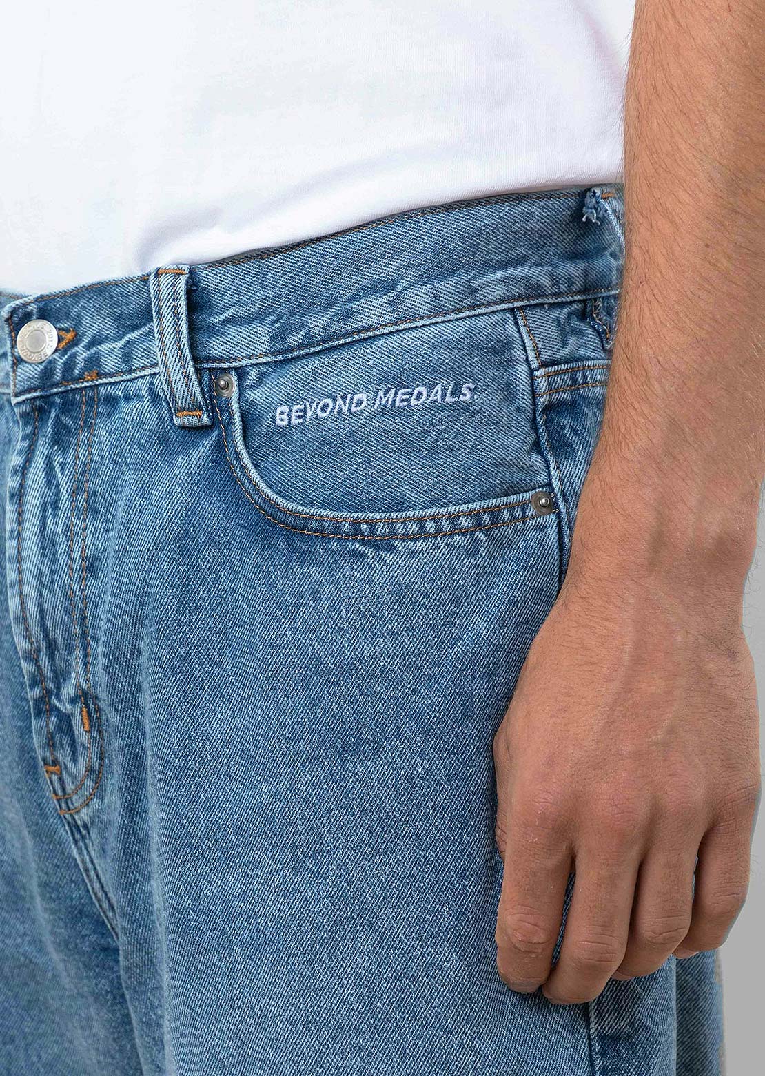 Beyond Medals Unisex Loose Jeans Discount Best Sale